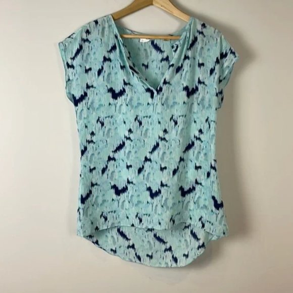 Max Studio blue patterned silk short sleeve blouse size medium - Picture 1 of 7